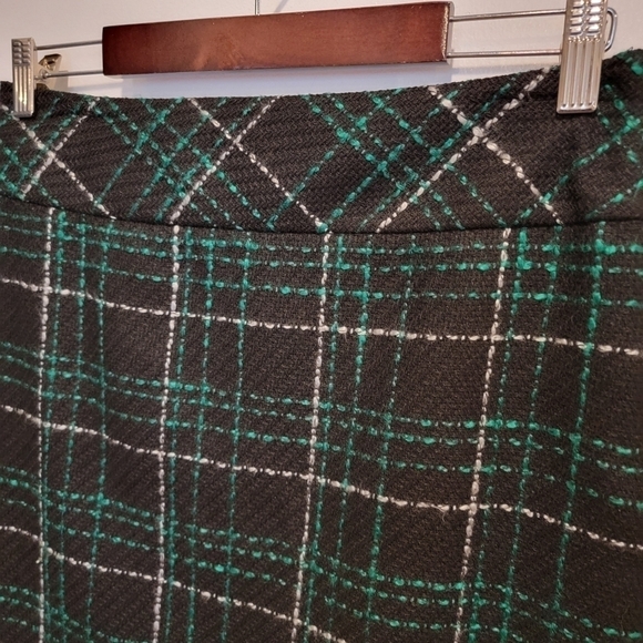 LOFT Green Plaid Skirt - Picture 6 of 12